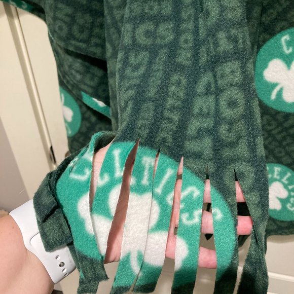 NWT Celtics Fleece Shawl/Wrap - Picture 3 of 5